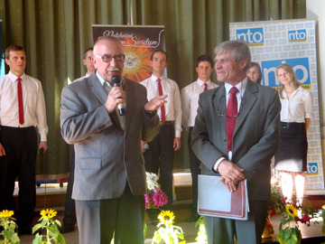 Po lewej Zdzisław Markiewicz, dyrektor Miejskiego Ośrodka Pomocy Rodzinie w Opolu